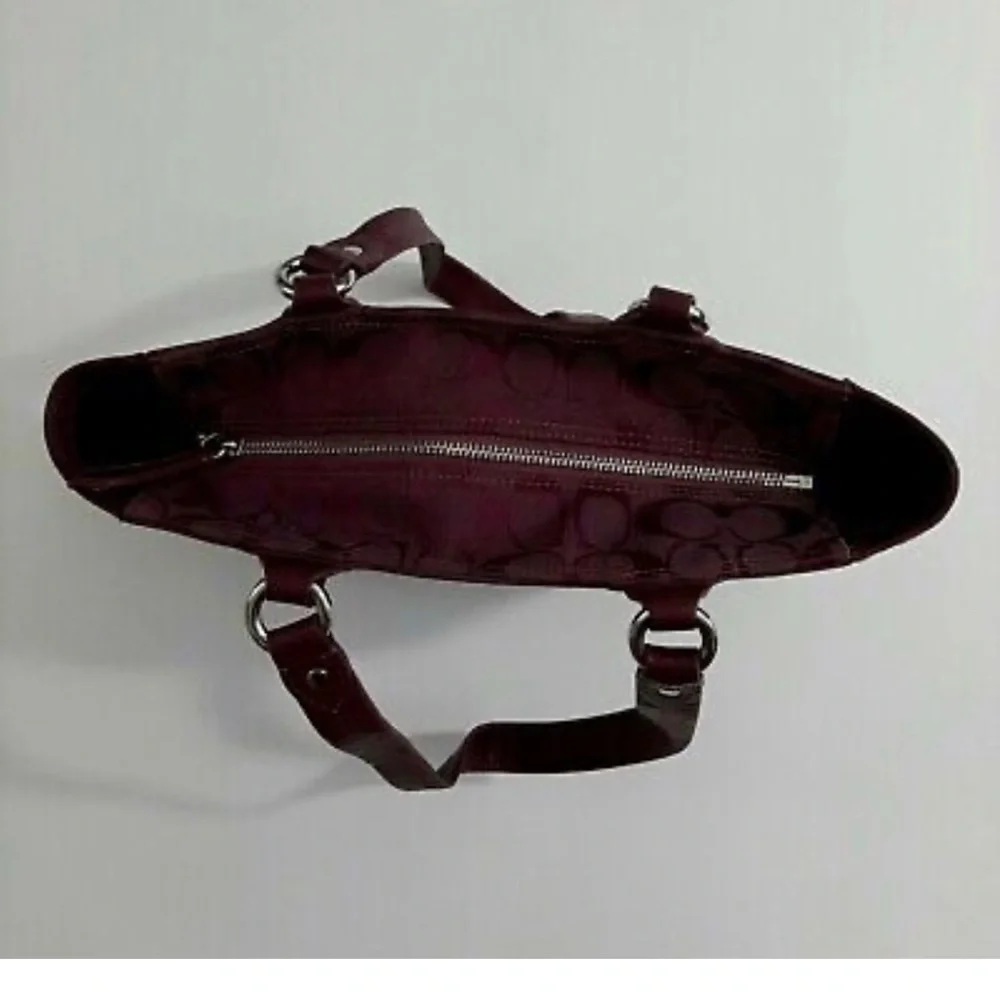 Coach East /West handbag - Picture 3 of 9
